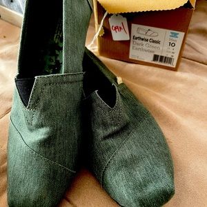 Toms men’s green shoes